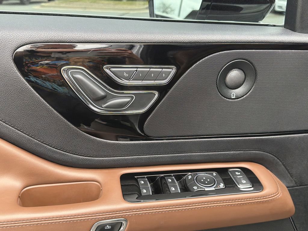 Used 2022 Lincoln Aviator Reserve w/ Elements Package Plus image 23