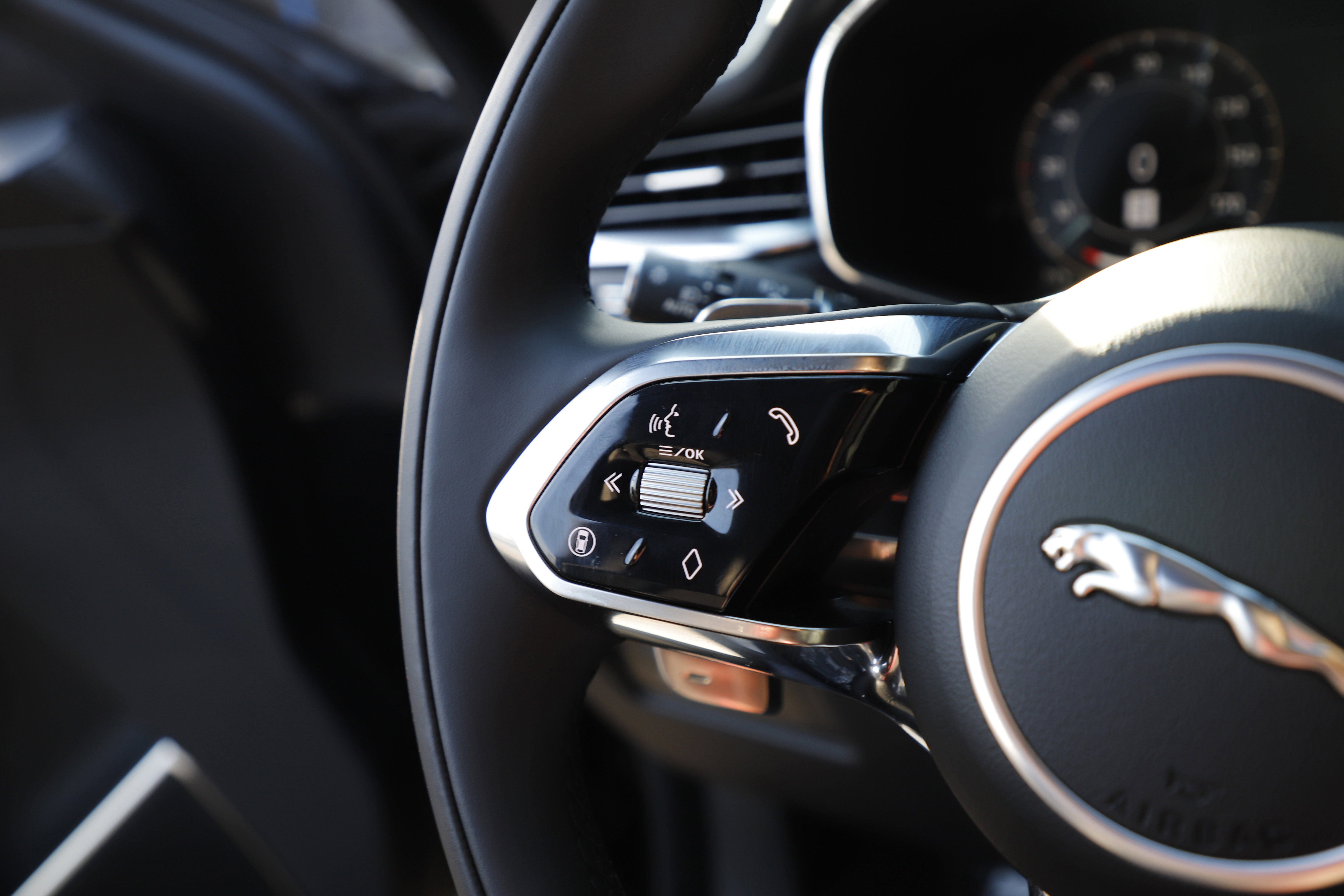 New 2026 Jaguar F-PACE R-Dynamic S image 23