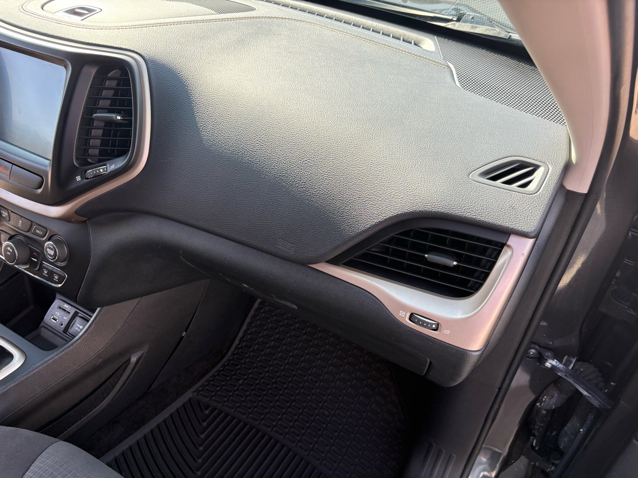 Used 2016 Jeep Cherokee Latitude image 39