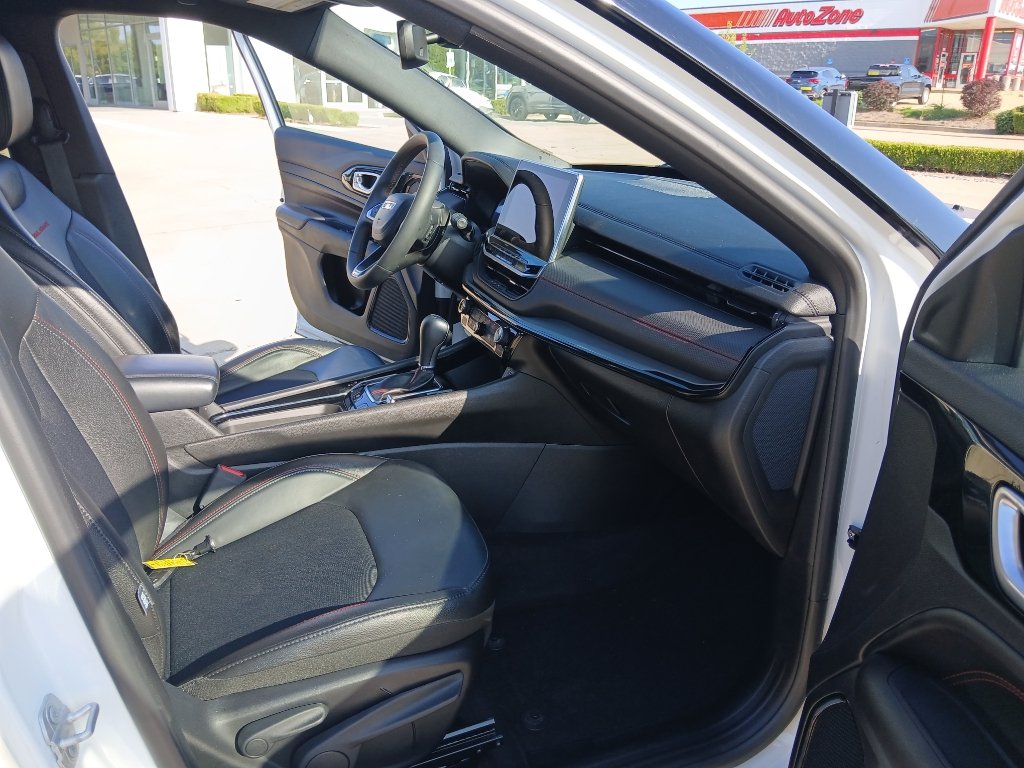 Used 2025 Jeep Compass Trailhawk AWD/4WD image 25