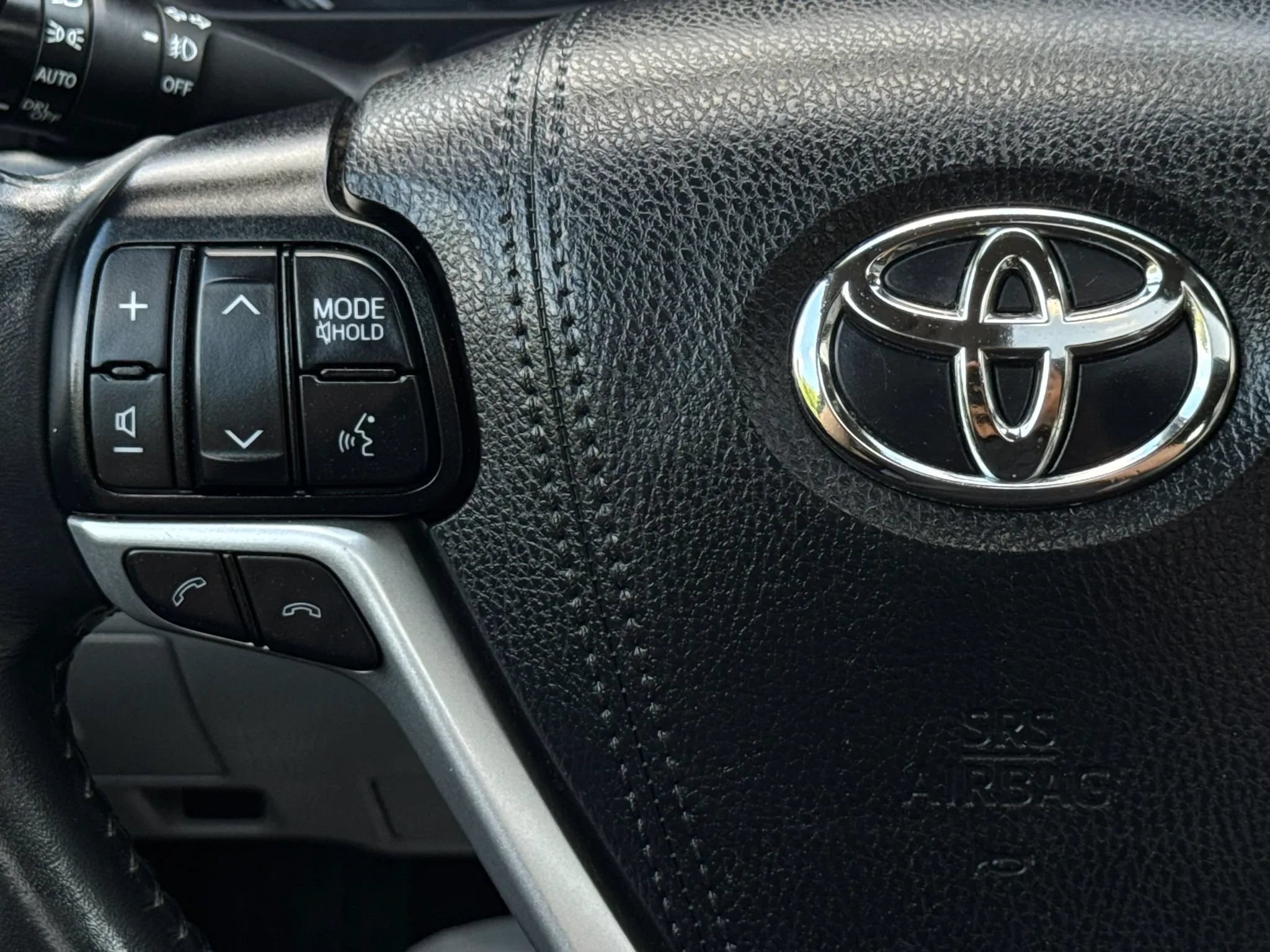 Used 2019 Toyota Highlander Limited FWD image 37