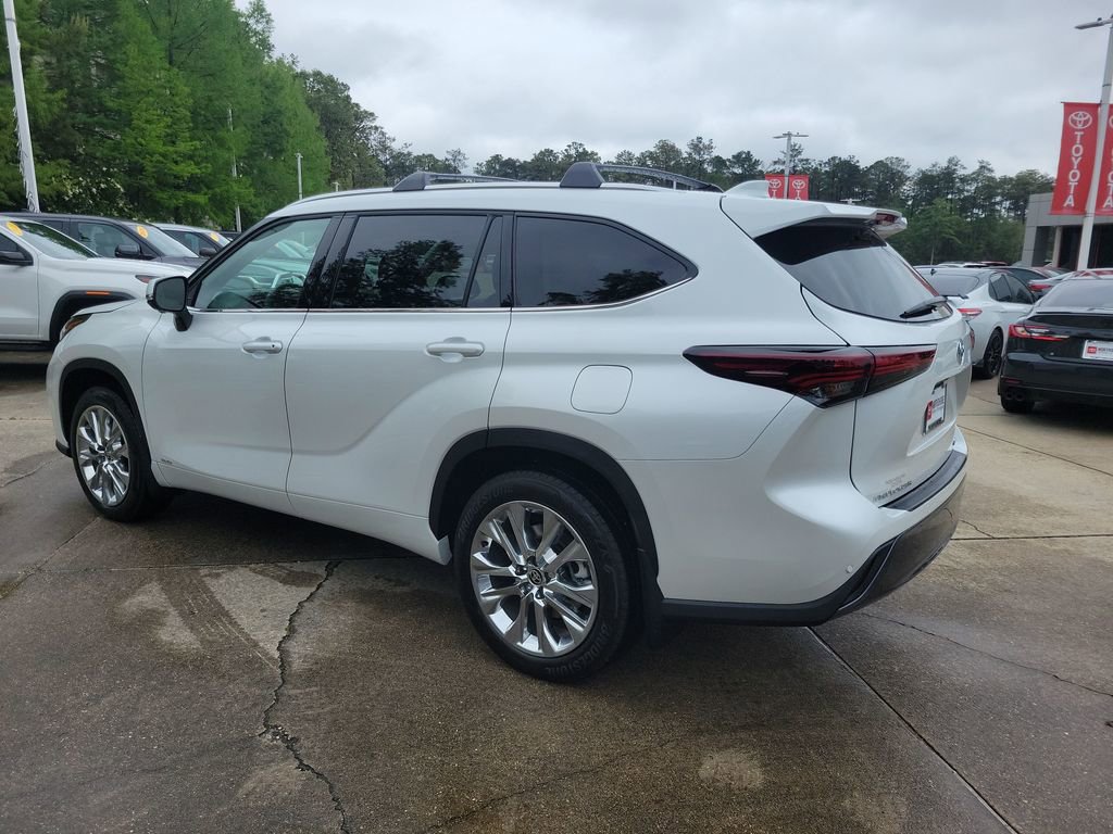 Certified 2026 Toyota Highlander Limited AWD/4WD image 3