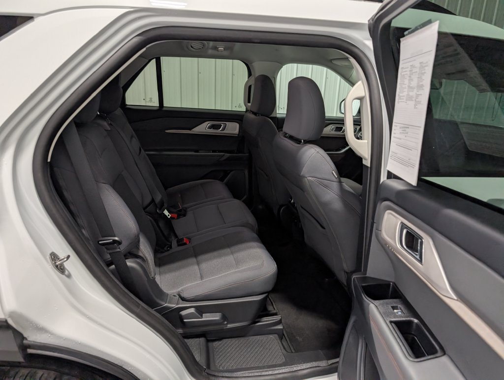 Used 2025 Ford Explorer Active AWD/4WD image 26