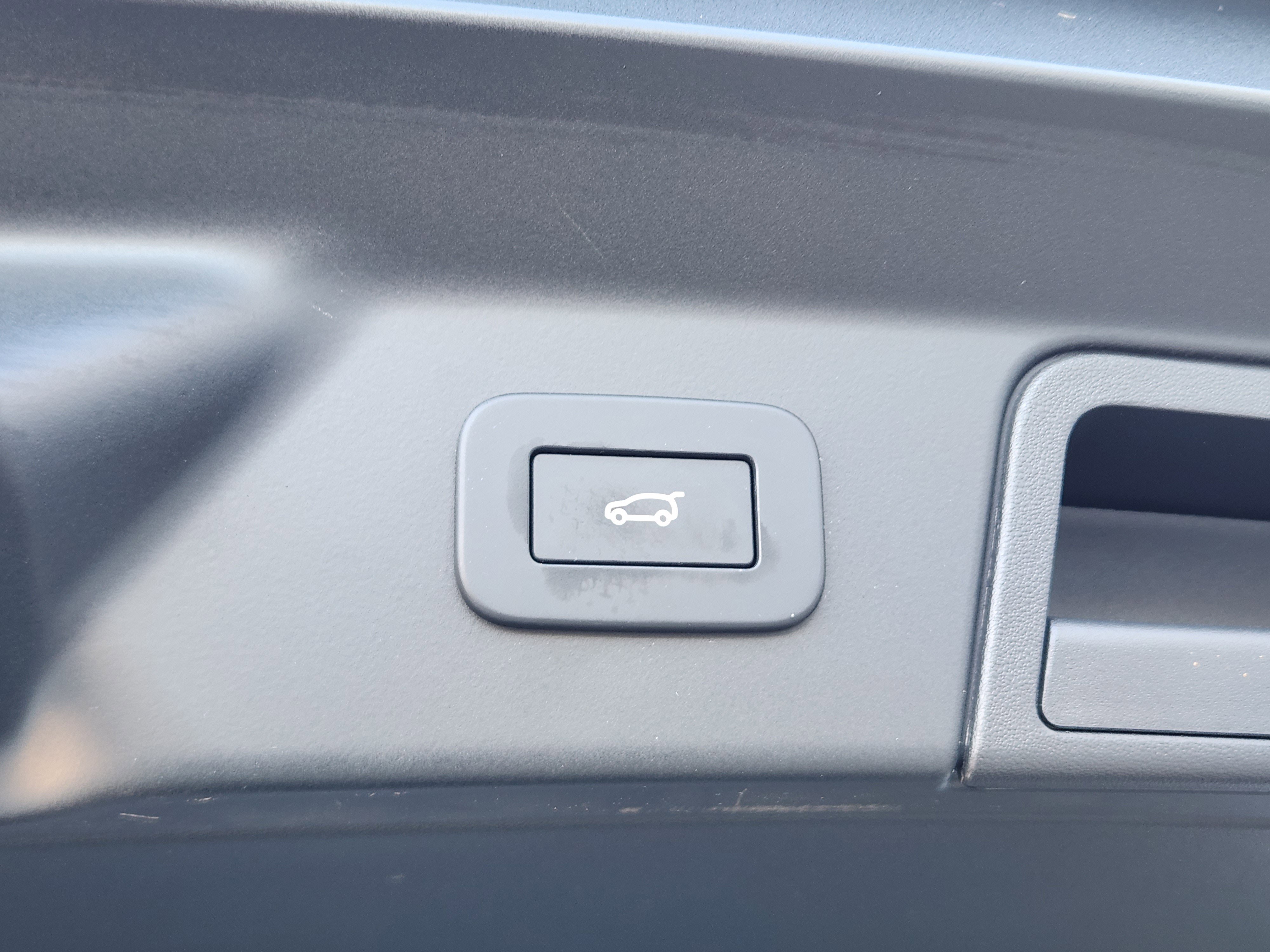 Certified 2026 Land Rover Range Rover Velar Dynamic SE image 35