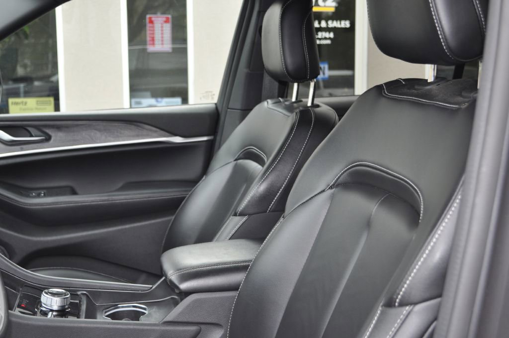Used 2024 Jeep Grand Cherokee Limited image 6