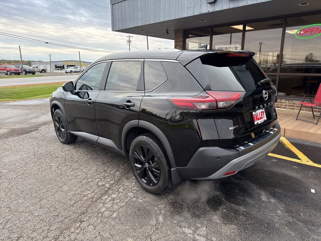 Used 2023 Nissan Rogue SV w/ SV Premium B Package image 6
