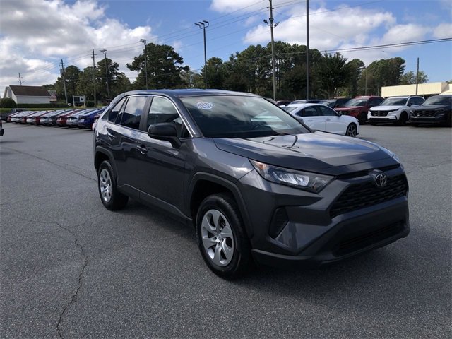 Used 2022 Toyota RAV4 LE image 2