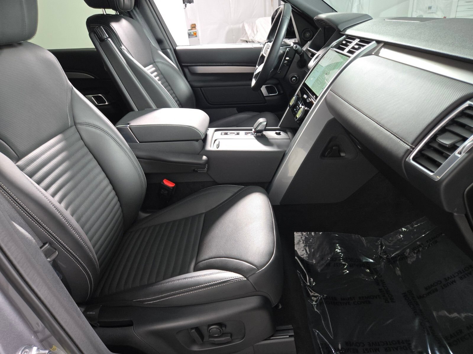 Used 2026 Land Rover Discovery Limited Edition AWD/4WD image 3