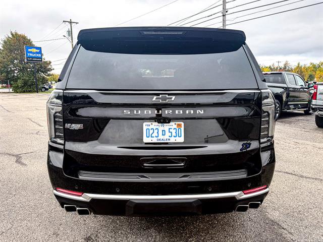 Used 2025 Chevrolet Suburban High Country AWD/4WD image 5