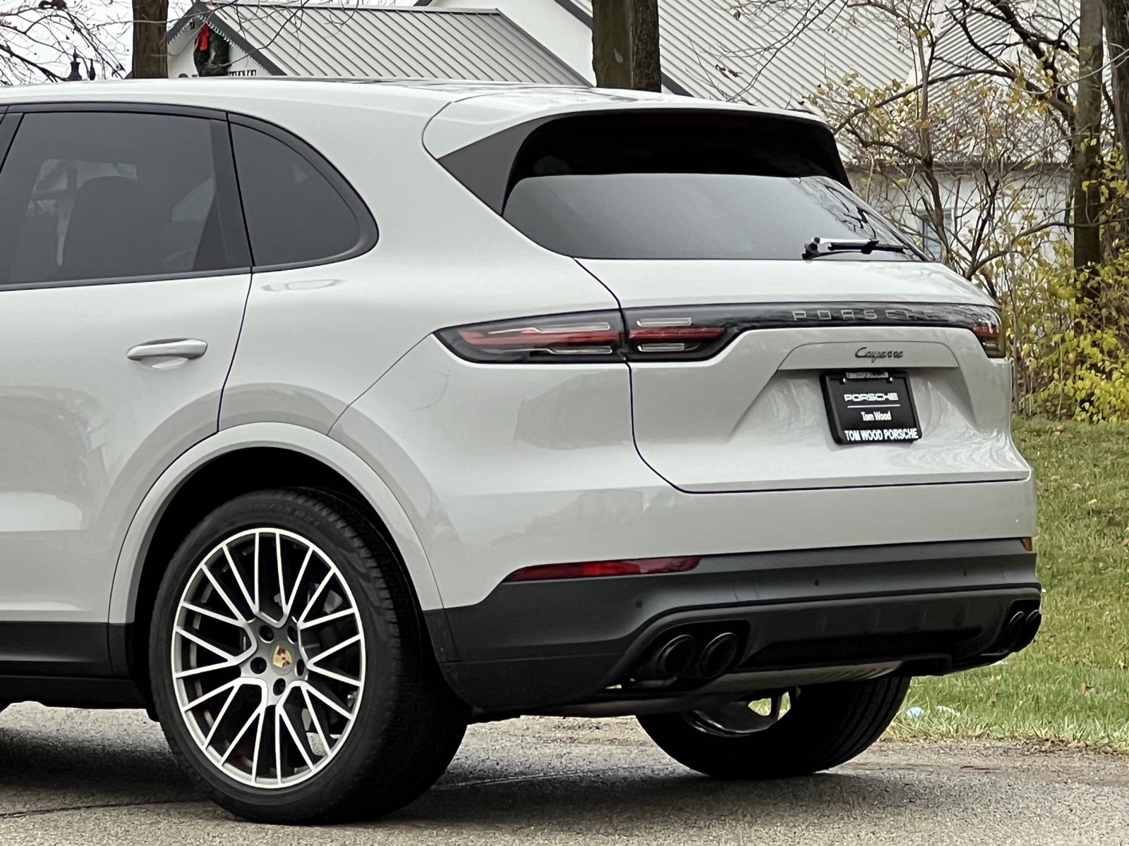 Certified 2022 Porsche Cayenne Platinum Edition image 9