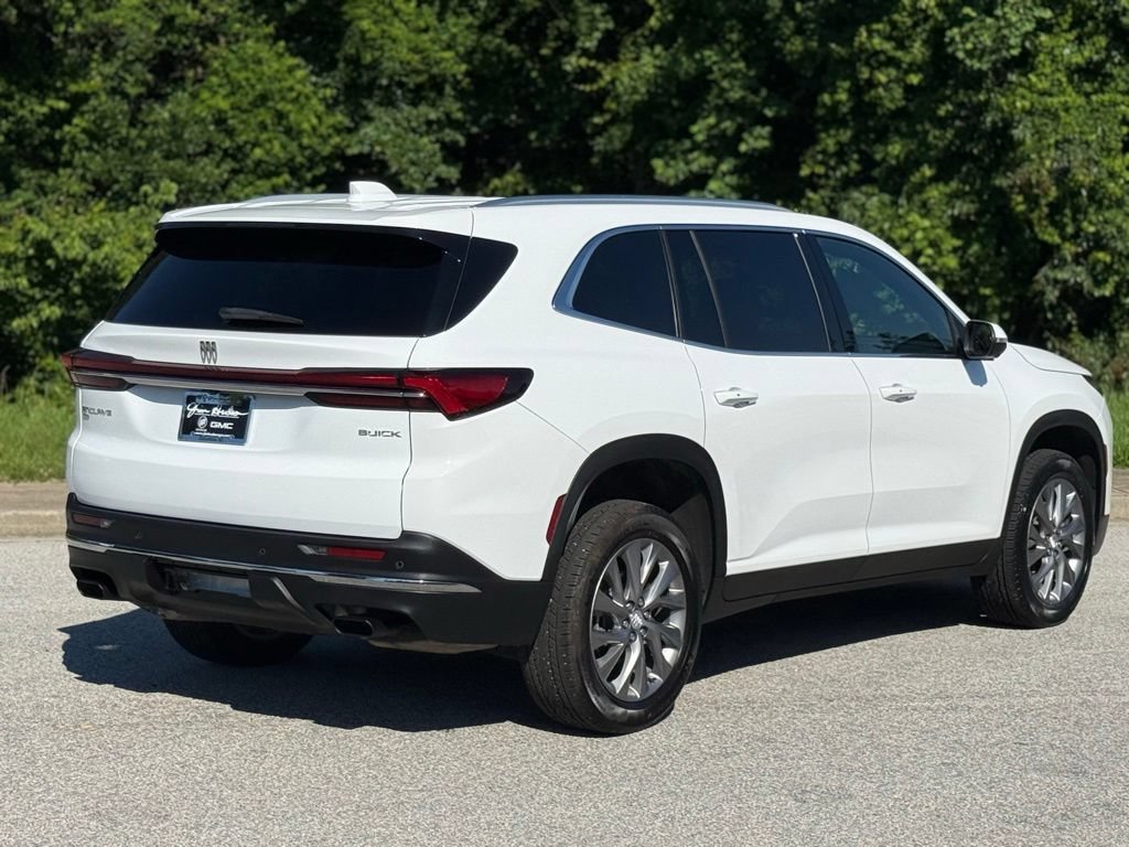 Used 2025 Buick Enclave Preferred AWD/4WD image 13