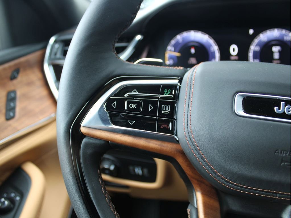 New 2025 Jeep Grand Cherokee Summit image 12