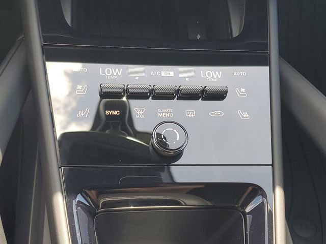 Used 2024 Porsche Cayenne Coupe image 20