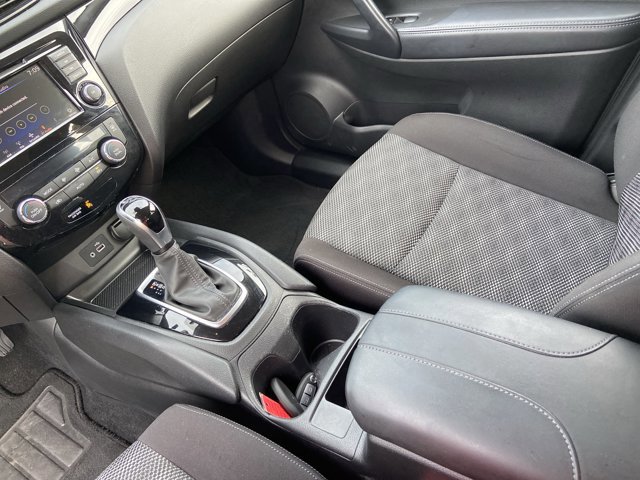 Used 2020 Nissan Rogue Sport SV image 24