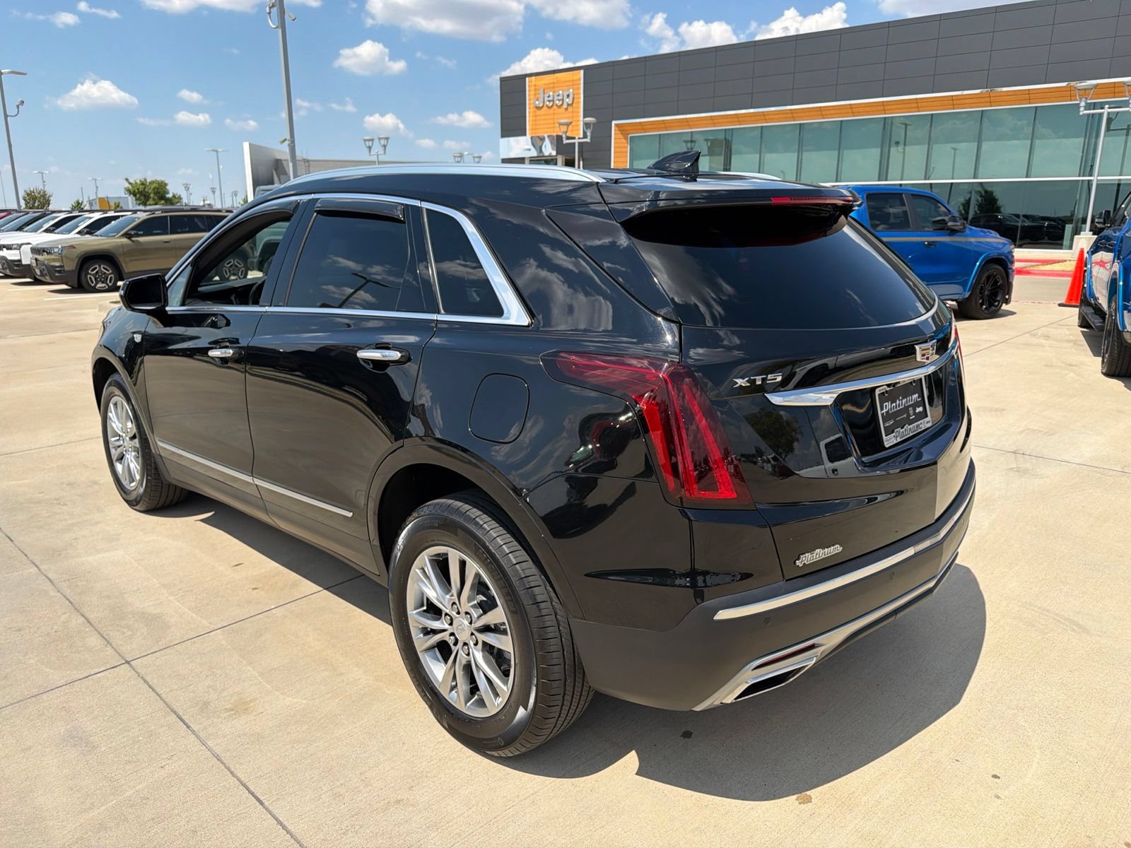 Used 2023 Cadillac XT5 Premium Luxury FWD image 3