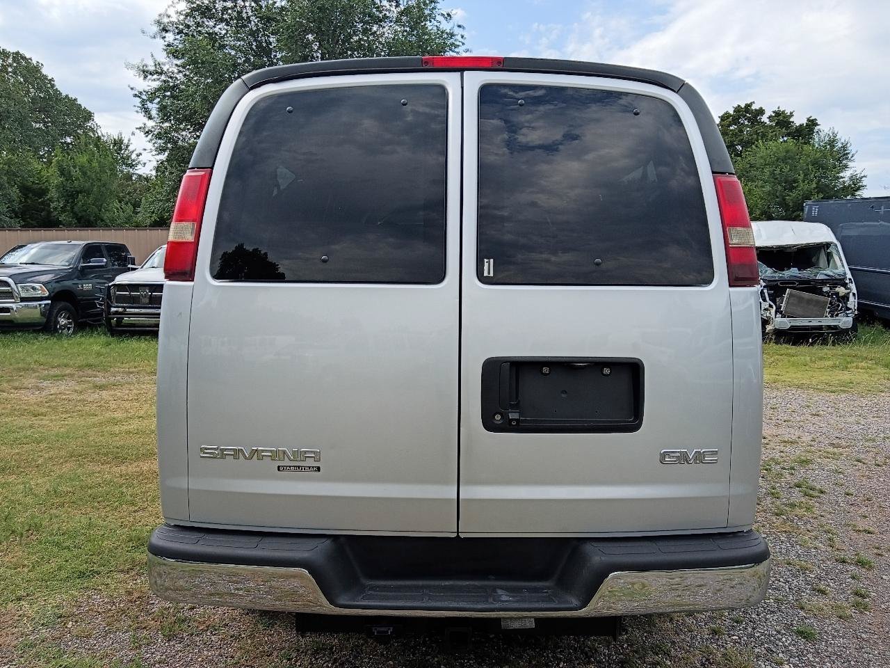 Used 2014 GMC Savana 3500 LS w/ Chrome Appearance Package RWD image 6