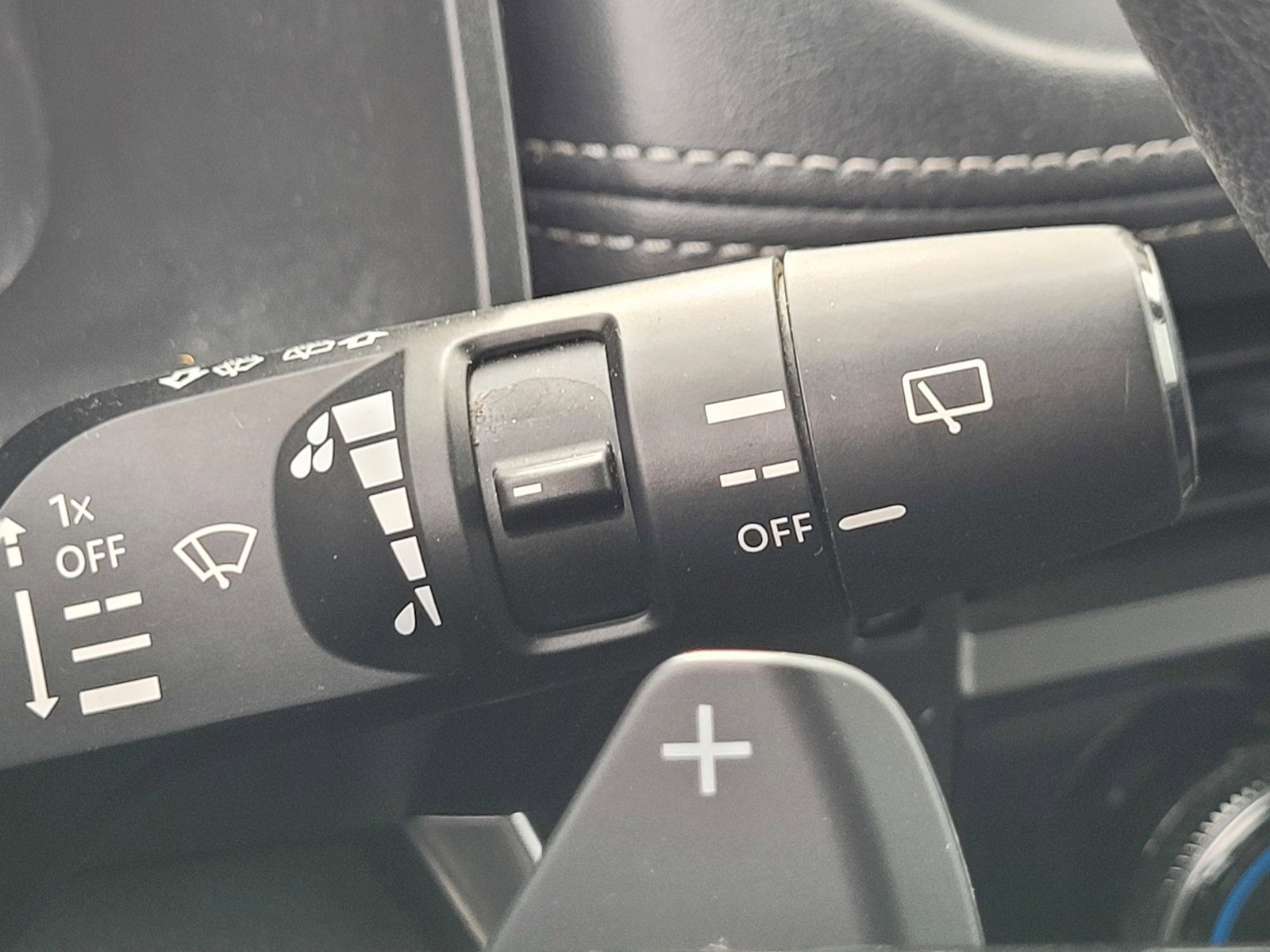 Used 2023 Nissan Rogue SV image 38