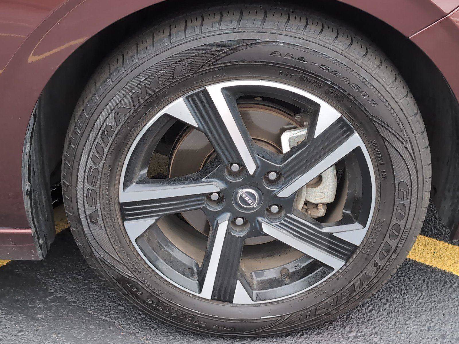 Used 2024 Nissan Sentra SV FWD image 34