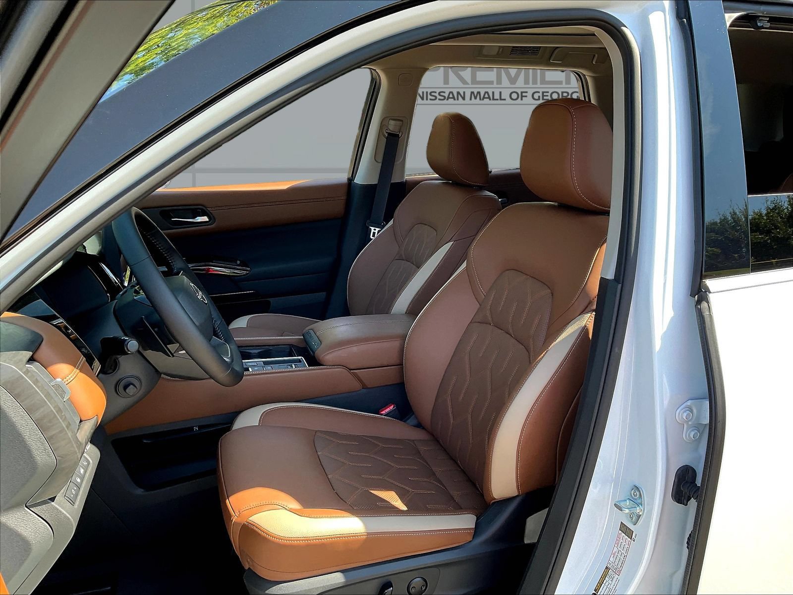 New 2026 Nissan Pathfinder Platinum FWD image 9