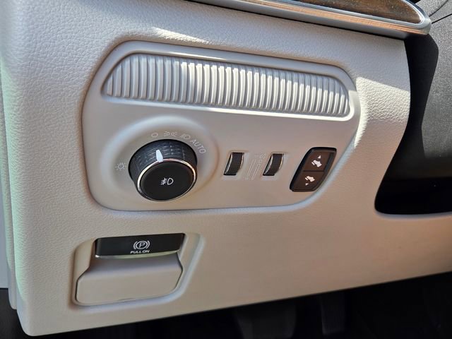 Used 2023 Jeep Grand Wagoneer 4WD w/ Flexible Seating Group image 28