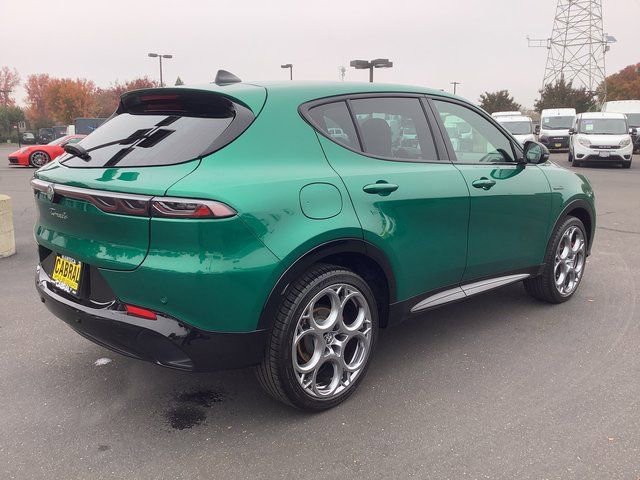 Used 2025 Alfa Romeo Tonale w/ Premium Package image 31