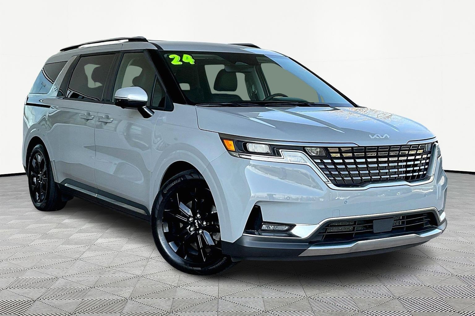 Used 2024 Kia Carnival SX image 3