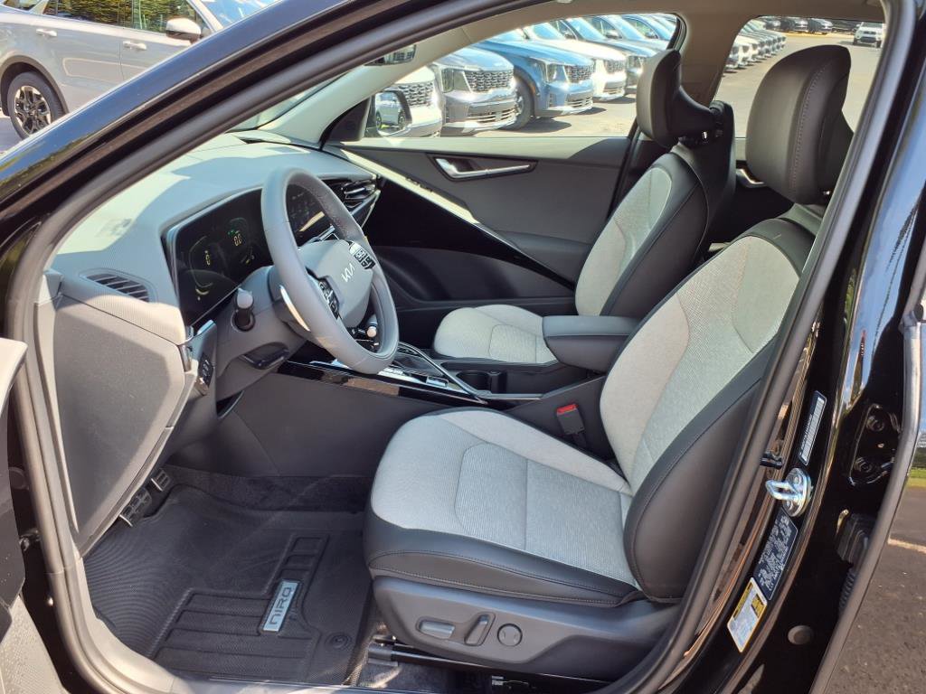 New 2025 Kia Niro SX Touring image 11