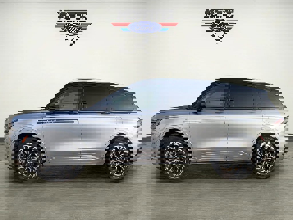 Used 2024 Lincoln Nautilus Reserve image 2