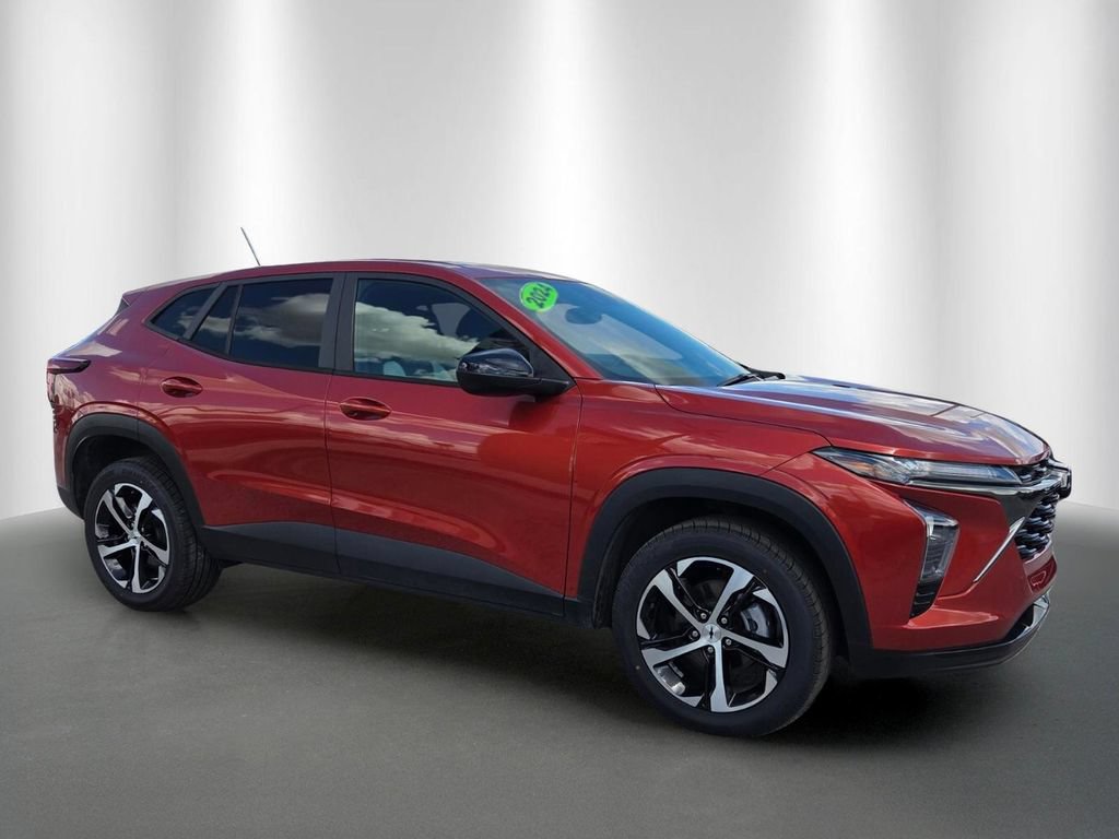 Used 2024 Chevrolet Trax RS FWD image 2