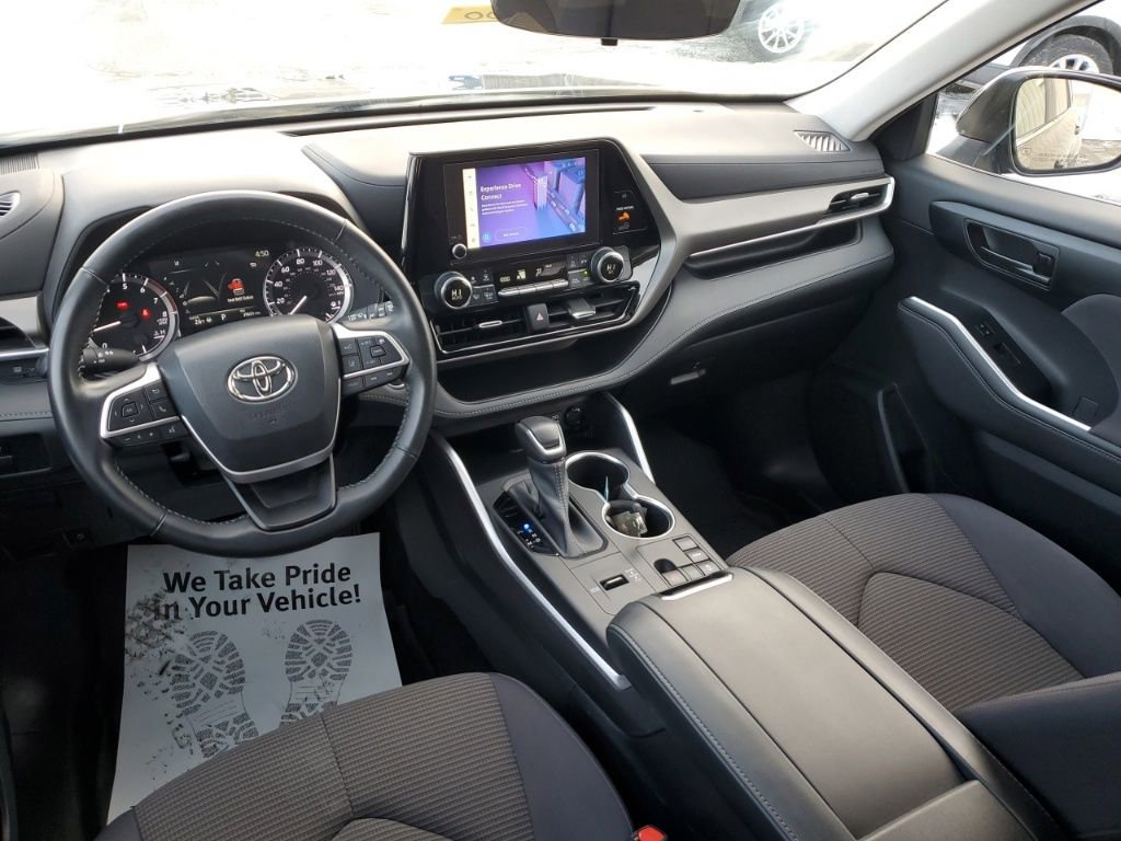 Used 2023 Toyota Highlander LE image 24