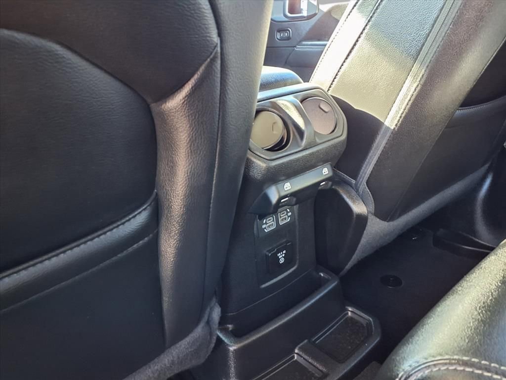 Used 2022 Jeep Wrangler Unlimited Sahara image 24