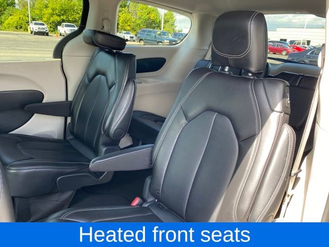 Used 2024 Chrysler Pacifica Touring-L image 18