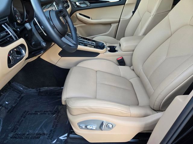Used 2025 Porsche Macan image 25
