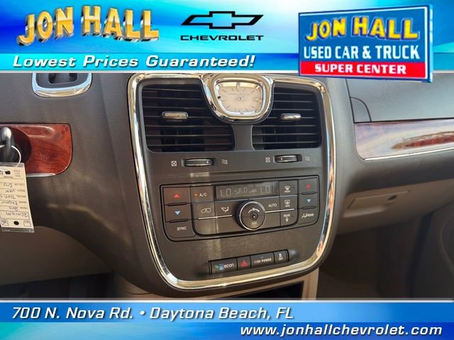 Used 2014 Chrysler Town & Country Touring image 27