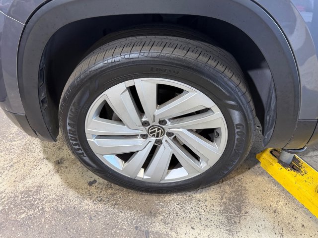Used 2020 Volkswagen Atlas Cross Sport SE w/ Towing Package FWD image 3