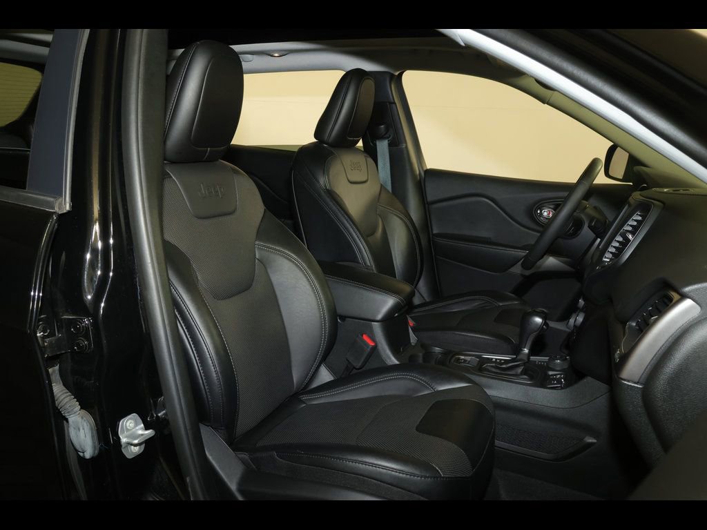 Used 2022 Jeep Cherokee Latitude Lux w/ Sun & Sound Group AWD/4WD image 31