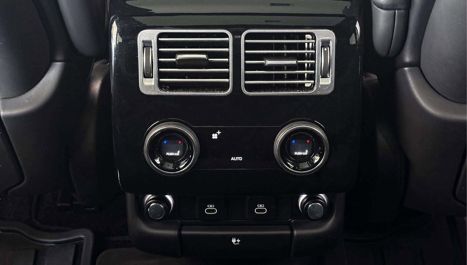 Used 2022 Land Rover Range Rover P525 Westminster Edition image 44