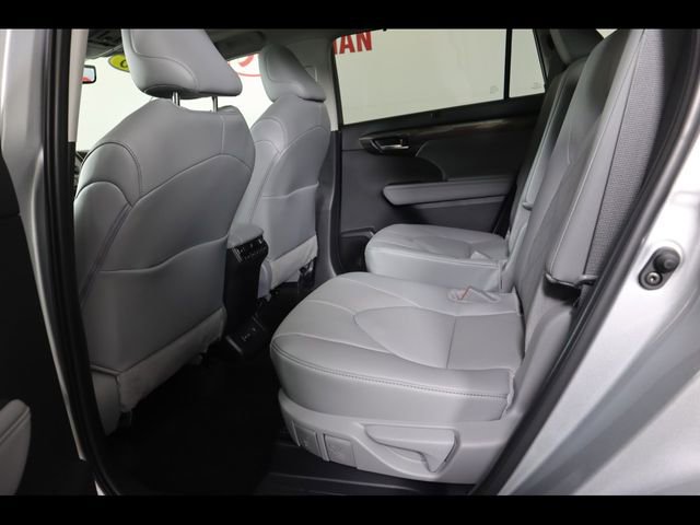 Used 2025 Toyota Highlander Platinum image 15