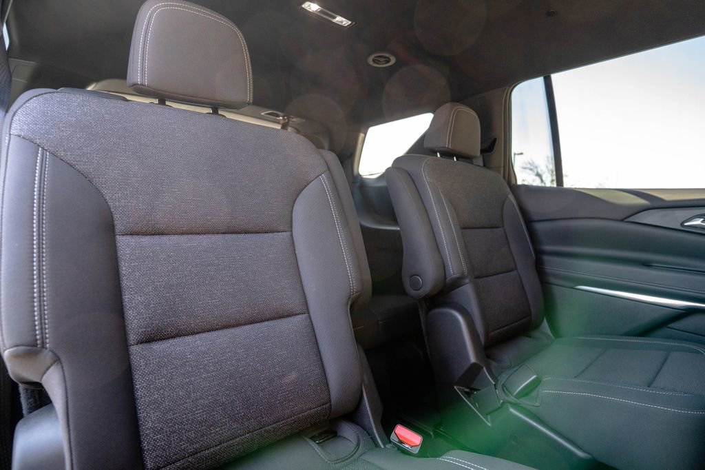 Used 2025 Chevrolet Traverse LT image 31