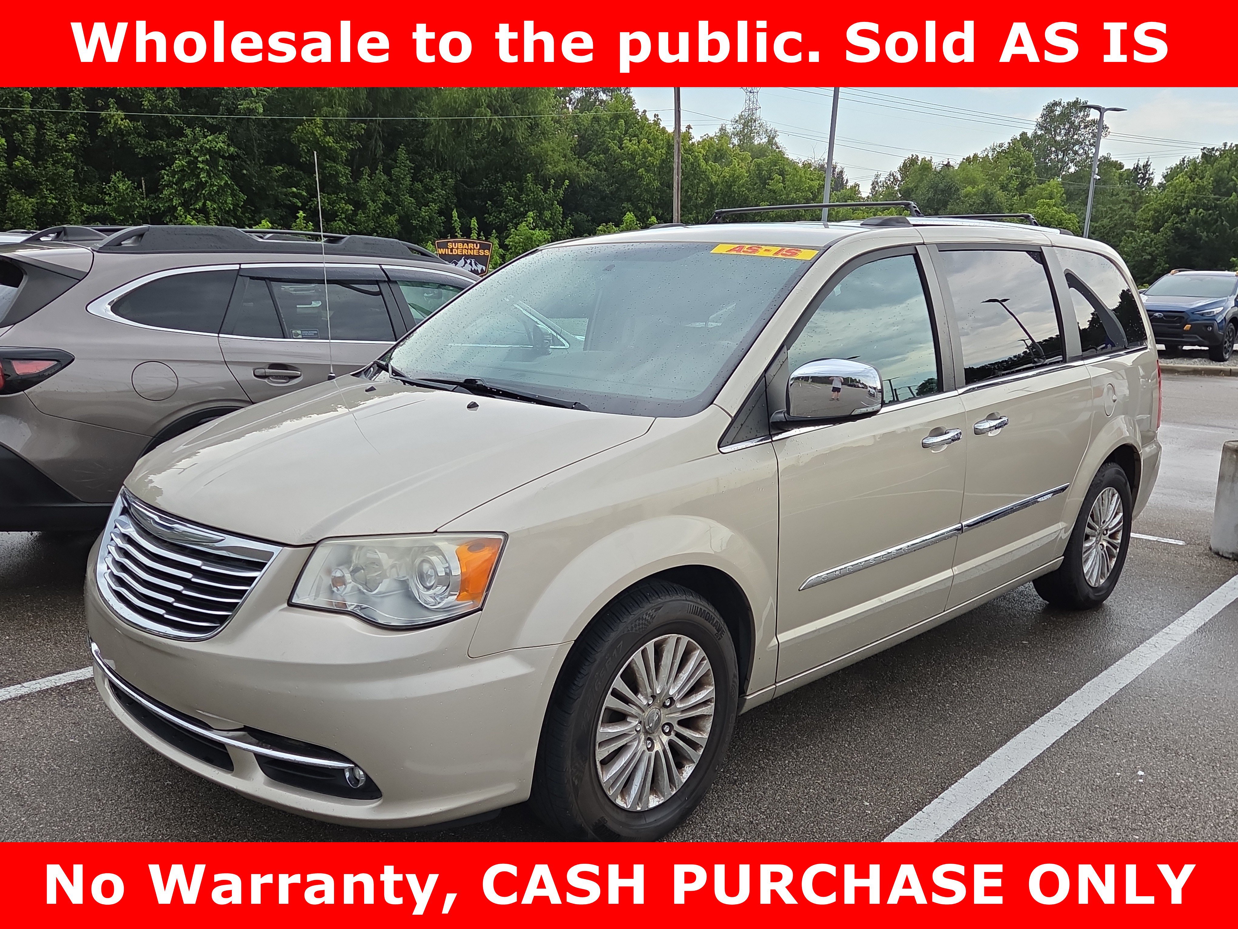 Used 2013 Chrysler Town & Country Limited FWD image 4
