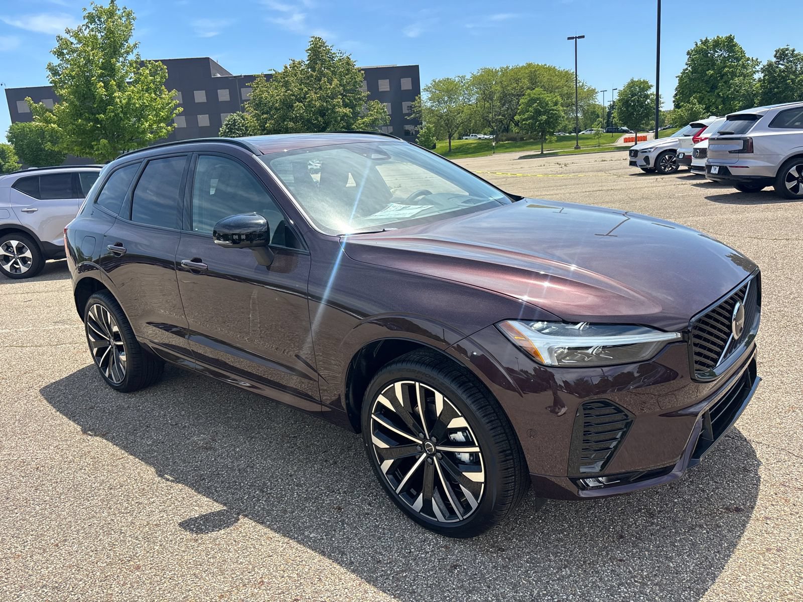 New 2026 Volvo XC60 B5 Ultra w/ Protection Package Premier AWD/4WD image 3