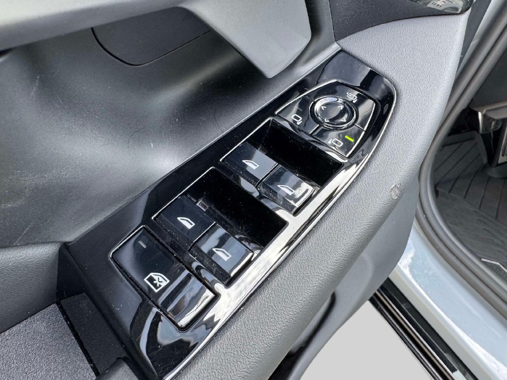 Certified 2026 BMW 530i xDrive AWD/4WD image 19