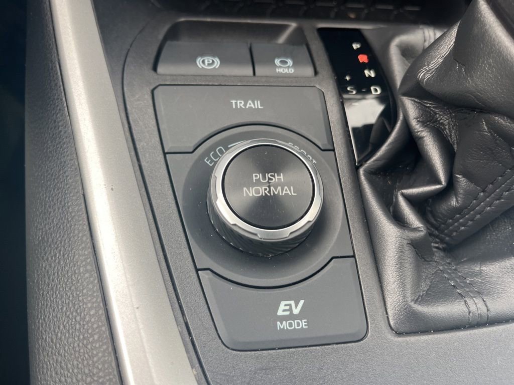 Used 2023 Toyota RAV4 LE image 17