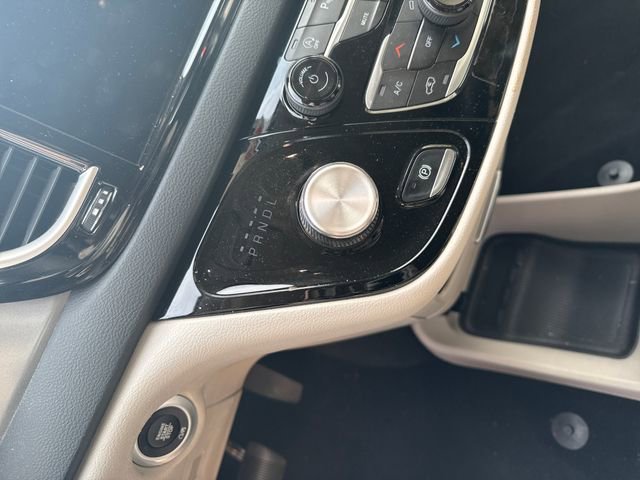 Used 2023 Chrysler Pacifica Touring-L image 23