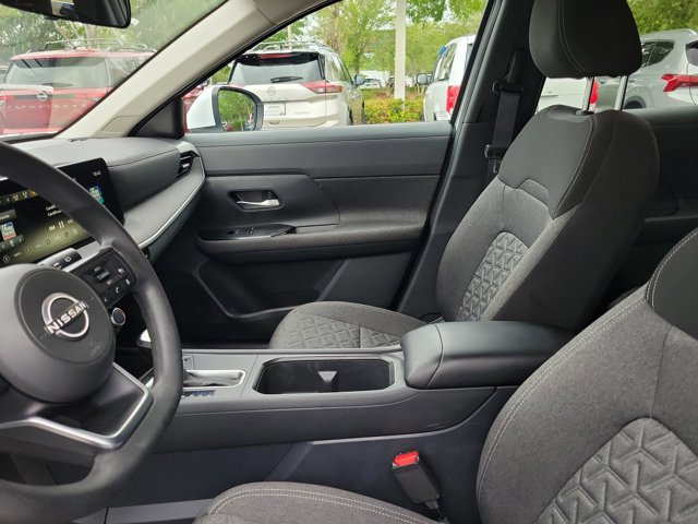 Used 2025 Nissan Kicks SV FWD image 17