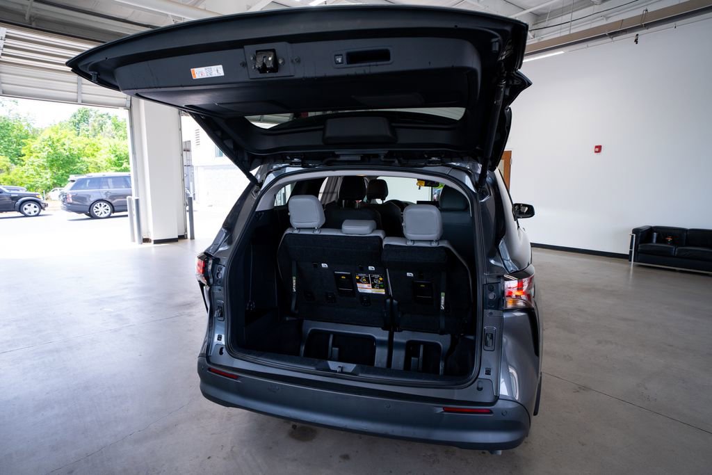 Used 2025 Toyota Sienna XLE image 45