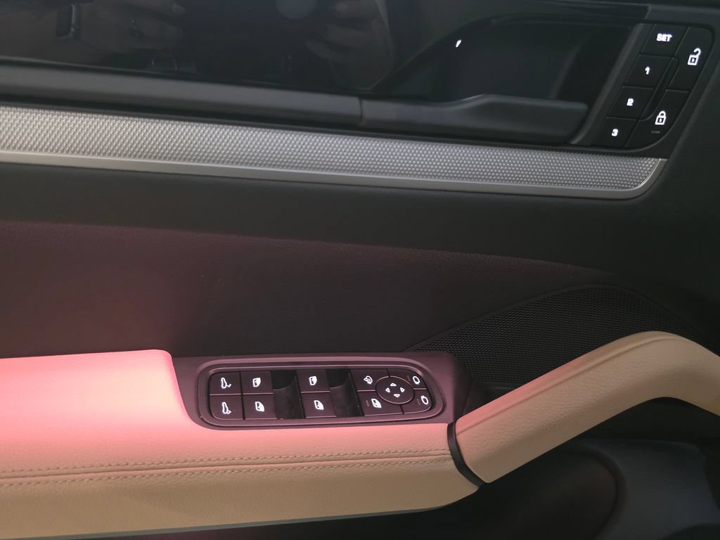 Certified 2026 Porsche Cayenne AWD/4WD image 22