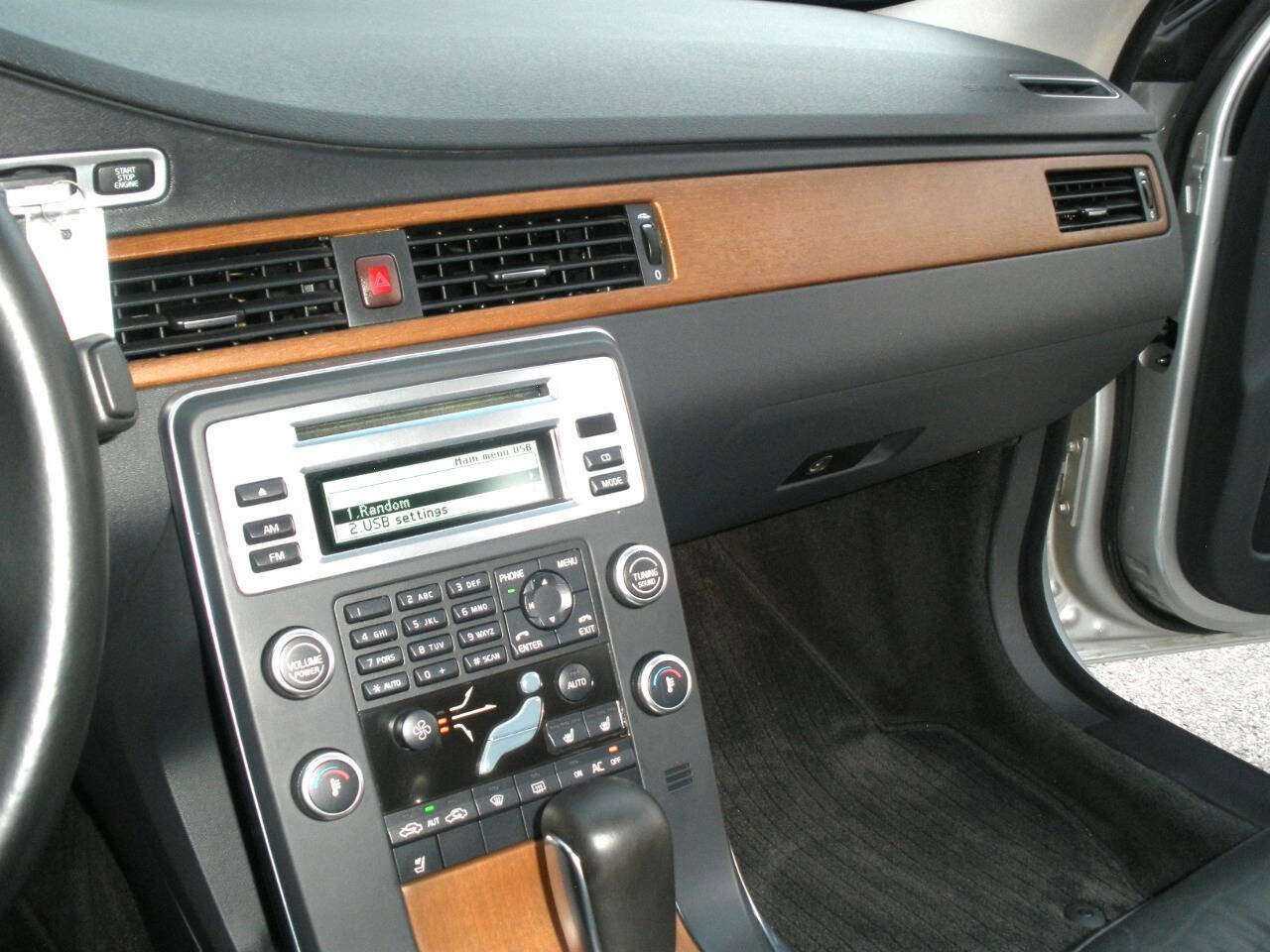 Used 2010 Volvo S80 3.2 image 38