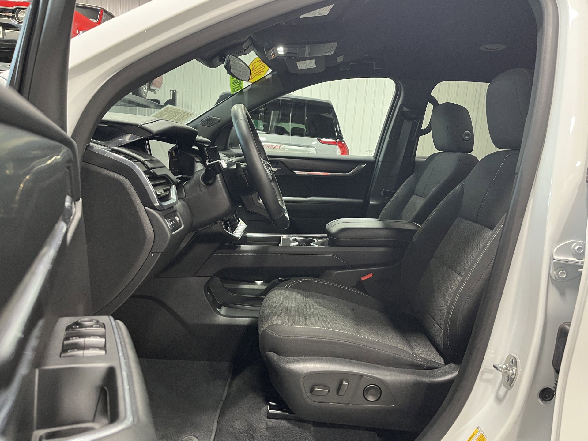 Certified 2025 GMC Acadia Elevation FWD image 12