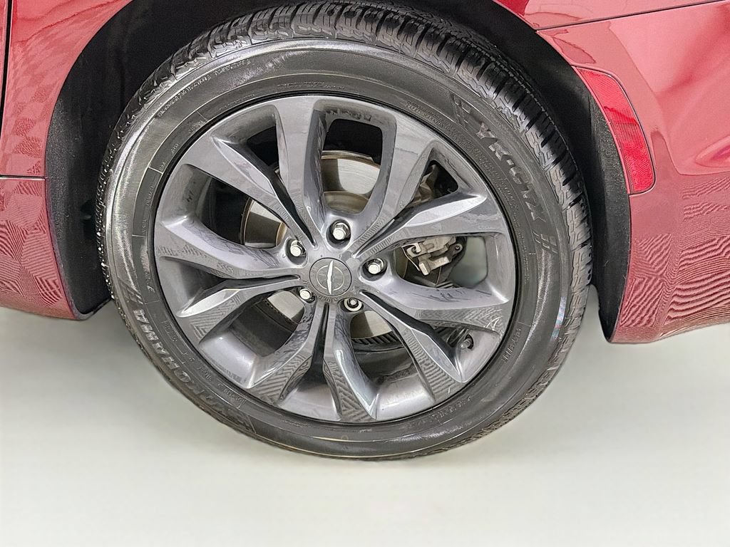 Used 2019 Chrysler Pacifica Limited w/ Advanced Safetytec Group FWD image 32
